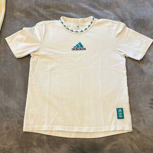 Adidas t-shirt size XS youth